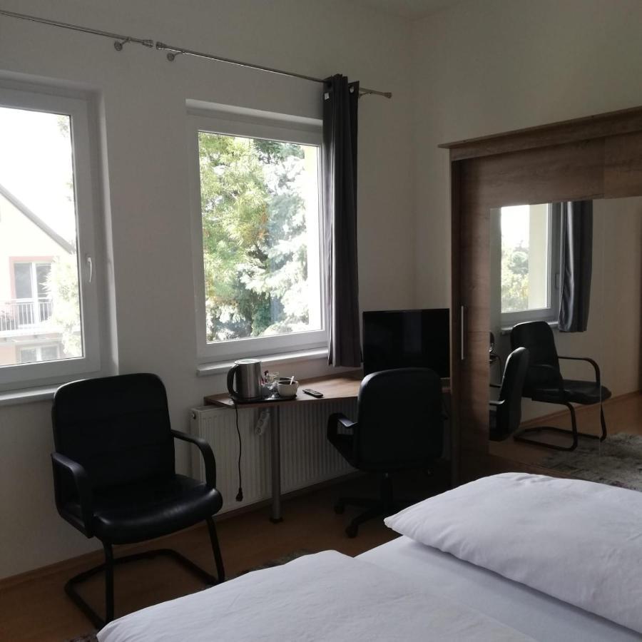 Hotel Rezident Consult S.R.O. à Bratislava Extérieur photo